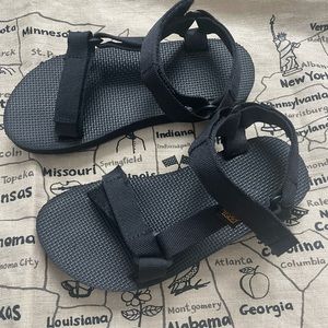 Size 2 kids black Teva sandals GUC